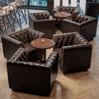 Table et chaises de bar américaines en bois massif pour restaurant western vintage, café, salon de cigares, ou bar à cocktails.