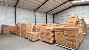 Armoire haute à 5 tiroirs avec portes géométriques en <span class=keywords><strong>patchwork</strong></span> sur le dessus, coffre de rangement vintage avec poignée en métal - Product Image 6