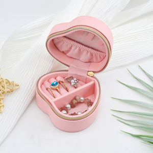 Estuche de Joyería de Cuero PU Simple en Forma de Corazón con Cierre de Cremallera para Guardar Anillos, Aretes y Collares, Ideal para Viajes - Product Image 2