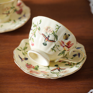Juego de Taza y Platillo de Café con Diseño Floral y de Aves, Taza de Té Vintage con Borde Dorado para el Hogar - Product Image 4