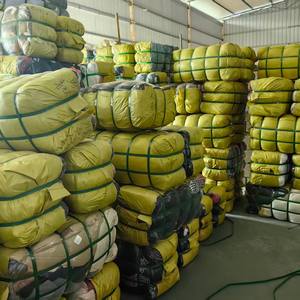 SF02 <span class=keywords><strong>Ropa</strong></span> Usada <span class=keywords><strong>de</strong></span> Verano para <span class=keywords><strong>Hombre</strong></span>: Camisetas, Jeans, Pantalones Cortos y Largos - Venta al por Mayor, Estilos, Colores y Tallas Variados - Compra en Fardos - Product Image 2