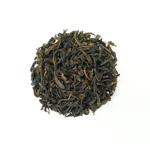 Tè Oolong: una fuga rilassante. Rinomato per il suo Aroma floreale pronunciato che ricorda le orchidee, questo tè offre un liscio - Product Image 1
