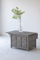 Meuble de cuisine vintage en bois avec plusieurs tiroirs, style provincial français du milieu du siècle, rétro, rustique, Wabi Sabi