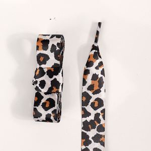 Chaussures décontractées YS pour femmes avec lacets en fil de neige de 2 cm, imprimé léopard en satin et lacets plats en soie élargis, lacets blancs en polyester - Product Image 3