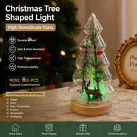Lampe de Noël en verre en forme de sapin, lumière LED, base en bois, fournisseur de marque privée, ODM, mini-scène, décoration cadeau, ensemble en borosilicate