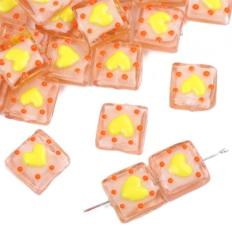 Corazón de carne rosa y amarillo.