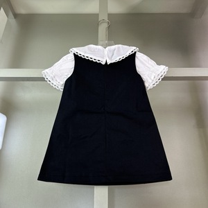 Completo Formale da Bambina: Camicia Bianca a Maniche Corte in Puro Cotone e Gilet Senza Maniche con Gonna a Trapezio - Product Image 2