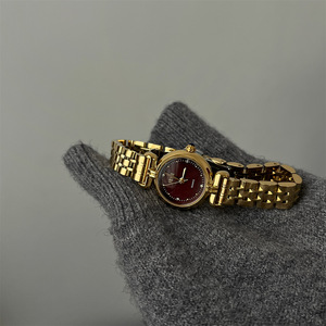 Reloj de lujo informal para mujer, con esfera de concha, cuadrado, con diamantes, minimalista, marca propia. - Product Image 3