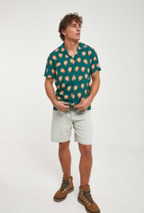 Camisa hawaiana verde de corte regular para hombre con estampados de Van Gogh con estampados en la cintura Imperio - Product Image 5