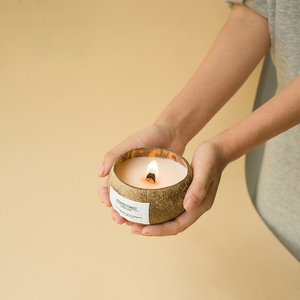 Vela en Recipiente de Cáscara de Coco con Mecha de Madera, Vela Aromática de Cera de Soja Premium, Aroma y Logotipo Personalizables - Product Image 4