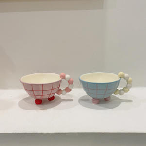 रचनात्मक फैशन बीड्स हाथ से चित्रित सिरेमिक कप एक व्यक्तिगत या जोड़े उपहार के रूप में जोड़े के लिए हाथ से बने पानी के कप - Product Image 2