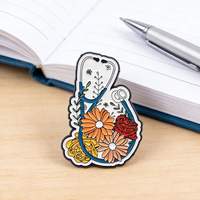 Vente chaude Nouveaux badges médicaux en gros Émail doux coloré Motif fleur Souvenir Cadeau Badge Épinglette en métal personnalisée Stéthoscope