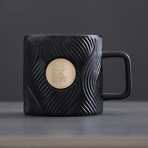 <span class=keywords><strong>Tazas</strong></span> <span class=keywords><strong>de</strong></span> cerámica con platos <span class=keywords><strong>de</strong></span> cobre en relieve, <span class=keywords><strong>tazas</strong></span> <span class=keywords><strong>de</strong></span> café para parejas, regalos personalizados con mango dorado y sello <span class=keywords><strong>de</strong></span> logotipo personalizado - Product Image 6