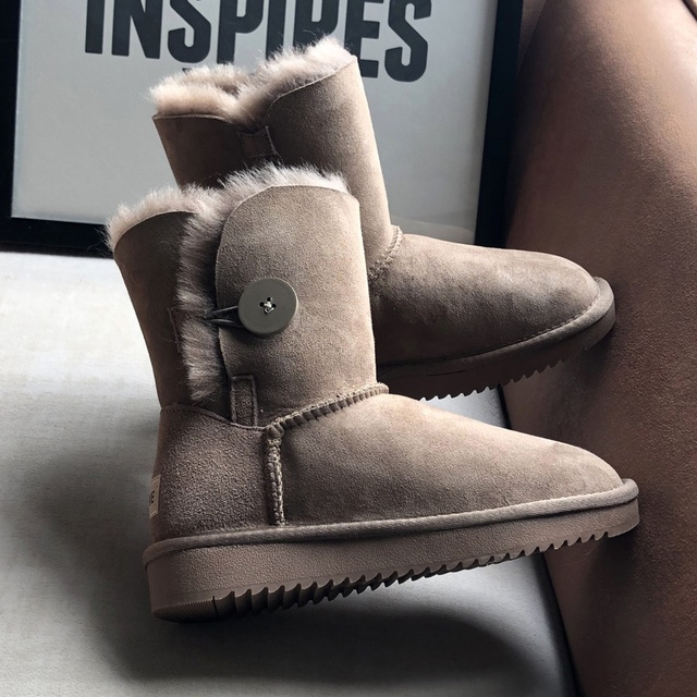 High Quality Sheepskin Knee-High Fur Boots with Rubber Midsole Winter Snow Boots for Women Fashion Trend