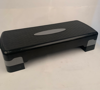 Plataforma de Step Ajustable de 68 cm de ABS para Ejercicios Aeróbicos en Casa y Desarrollo Muscular, Incluye Dos Elevadores