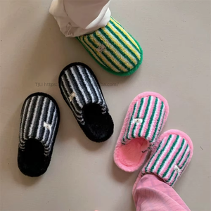 Nouveautés : Pantoufles en PVC, pantoufles de chambre, pantoufles en peluche, pantoufles tendance, pantoufles en coton avec une énorme réduction - Product Image 6