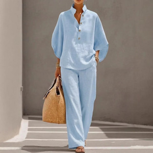 Ensemble de costume décontracté pour femmes, bleu ciel, pantalon ample de couleur unie, pantalon à jambes larges avec haut boutonné pour l'été - Product Image 1