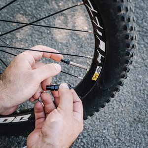 Kit d'outils de démontage de valve française pour vélo, ensemble de 21 pièces pour réparation et entretien des pneus tubeless de VTT et de vélo de route - Product Image 2