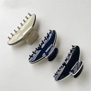 شيشاريس الفرنسية الرومانسية الكلاسيكية الأسود والأبيض المتناقضة الراقية كبير انتزاع كليب الراقية الأزياء القرش كليب - Product Image 4