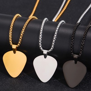 Collier pendentif plectre de guitare en acier titane, breloque style musical poli miroir, bijou étanche pour les amateurs de musique 29X32mm - Product Image 2