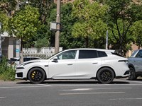 Nouvelle Voiture Électrique Lynk&Co 07GT Ultra 2027 – Berline Intelligente et Élégante avec Décharge Externe pour Camping en Plein Air