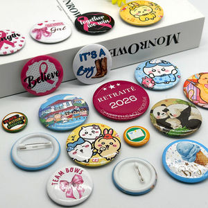 Badge personnalisé en métal plaqué étain de 2,25 pouces avec finition holographique pour la mode - Product Image 1