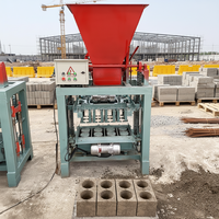La machine à fabriquer des blocs entièrement automatique la plus vendue peut être équipée d'un moteur diesel pour une utilisation avec un élévateur à briques.