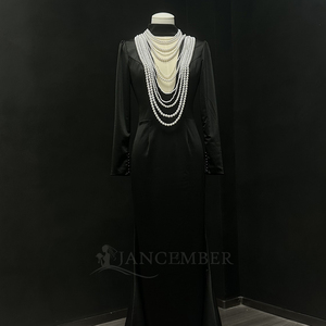 Robe de mariée noire Nt24 à épaules dénudées avec collier de perles, traîne Watteau, élégante robe de mariée sirène, drapée, ornée de strass, 100% soie - Product Image 6