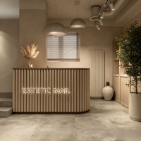 Station de manucure, mobilier de salon de beauté, aménagement complet sur mesure, design intérieur de salon de coiffure, décoration et rénovation de salon de barbier