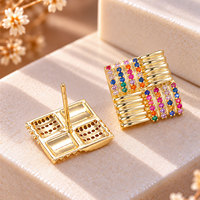Boucles d'oreilles clous carrées rayées multicolores en laiton plaqué or 18 carats avec zircone cubique, bijoux de mode pour femmes, vente en gros, OEM personnalisé