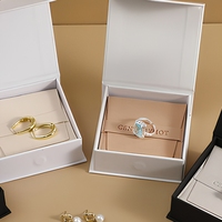 Boîte à bijoux en gros noire et blanche à fermeture magnétique, boîte rigide en papier à couvercle rabattable pour bagues, boucles d'oreilles, petits bijoux, emballage cadeau