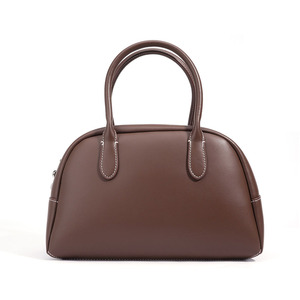 Sac bandoulière en cuir de vachette premium pour femme, sac à main quotidien tendance, sac Boston en cuir inspiré des créateurs, sac bandoulière décontracté pour femme - Product Image 6