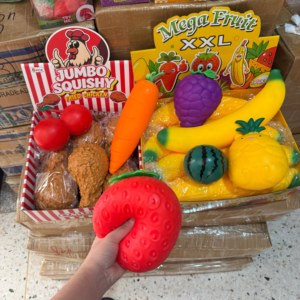 Juguete Antiestrés de TPR con Diseño Mixto de Zanahoria y Pierna de Pollo Frita, el Más Vendido en Stock - Product Image 2