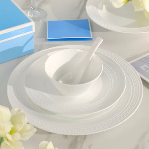 Juego de <span class=keywords><strong>vajilla</strong></span> de cerámica de la serie en relieve blanco puro para platos y cuencos de cocina occidental para niños - Product Image 1