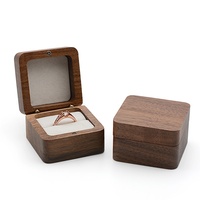 Boîte à bijoux carrée en bois massif, boîte de rangement pour bagues, boîte de présentation de bijoux pour anniversaire, fiançailles, proposition de mariage, Noël