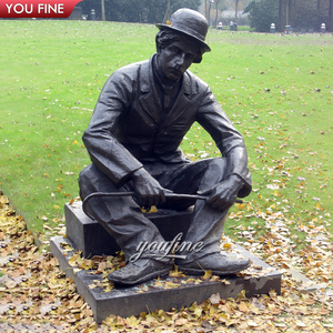 Estatua de Bronce de Tamaño Real de un Comediante Británico, Chaplin Sentado en un Banco, Escultura para Exteriores - Product Image 5