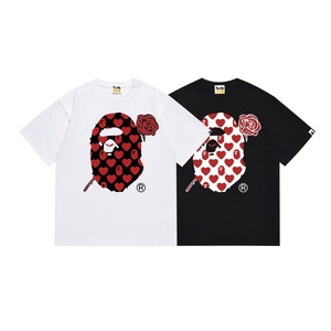 เสื้อยืดผู้ชาย A Bathing Ape ลายหัวใจ พิมพ์โลโก้ดอกกุหลาบ สีขาว สีดำ ทรงปกติ ผ้าฝ้าย แขนสั้น - Product Image 1