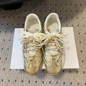 2025 principios de primavera nuevo estilo de zapatos deportivos informales para hombres y mujeres zapatos planos con punta de bloque de Color parte inferior aumento de altura sólido Moral suave - Product Image 2