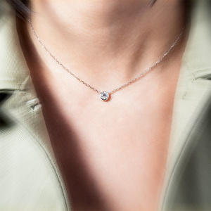 Collar flotante de oro blanco/amarillo de 18 quilates con diamante cultivado en laboratorio - Product Image 5