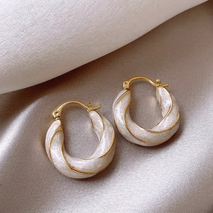 Orecchini a Cerchio con Smalto Glitterato e Texture per Donne, Gioielli Eleganti e Delicati alla Moda - Product Image 6