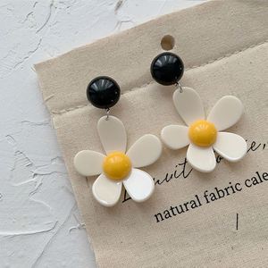 Pendientes de Flores de Resina Acrílica Estilo Coreano en Oferta, Regalos para Mujer, Pendientes de Clip Geométricos Retro - Product Image 2