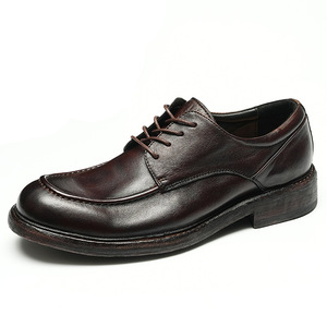 Zapatos hechos a mano de lujo pero con un estilo distintivo para hombre. Parte superior de cuero con suela de cuero. Zapatos de negocios a la moda. Estilo británico. - Product Image 1