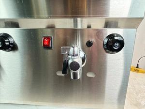 <span class=keywords><strong>Friteuse</strong></span> <span class=keywords><strong>professionnelle</strong></span> double cuve 18L+18L à gaz pour poulet, <span class=keywords><strong>avec</strong></span> robinet de <span class=keywords><strong>vidange</strong></span> - Prix de gros - Product Image 3