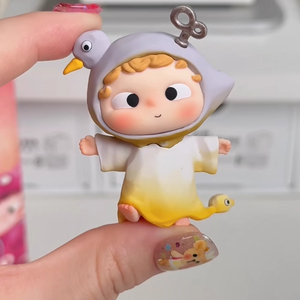 Heyone Black Play OZAI Mini Hood Adventure Gumball-Style Caja ciega de PVC Estatuilla de juguete de moda Coche o regalo de decoración de escritorio - Product Image 6