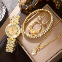 Ensemble Montre et Bijoux Tendance en Promotion : Montre, Boucles d'Oreilles, Colliers, Bagues et Accessoires en Alliage Plaqué Or et Strass