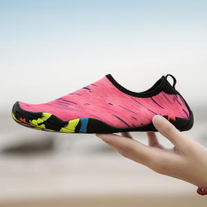 أحذية شاطئ للرجال والنساء للغوص والسباحة، مضادة للانزلاق ومقاومة للقطع، مصنوعة من المطاط الأحمر - Product Image 4