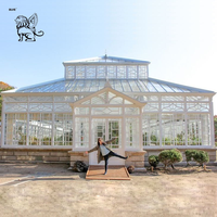 Véranda gothique de luxe BLVE avec toit en fer forgé et cadre antique, idéale pour manoir, villa, jardin ou cour arrière