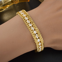Bracelet gourmette plaqué or 18 carats personnalisable pour femme avec fermoir à ressort et zircons clairs pavés, chaîne épaisse