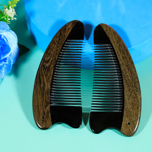 Peine de sándalo para masaje del cuero cabelludo de 10-15 cm para el cuidado del cabello y la relajación - Product Image 1