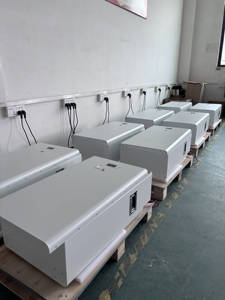 แบตเตอรี่ลิเธียมไอรอนฟอสเฟต (LiFePO4) แบบไฮบริดโซลาร์เซลล์ 48V 300Ah 600Ah 1000Ah สำหรับเก็บพลังงานภายในบ้าน พร้อมขาตั้งพื้นมาตรฐาน IP55 รองรับกำลังไฟ 15KW-50KW แบบ Deep Cycle - Product Image 6